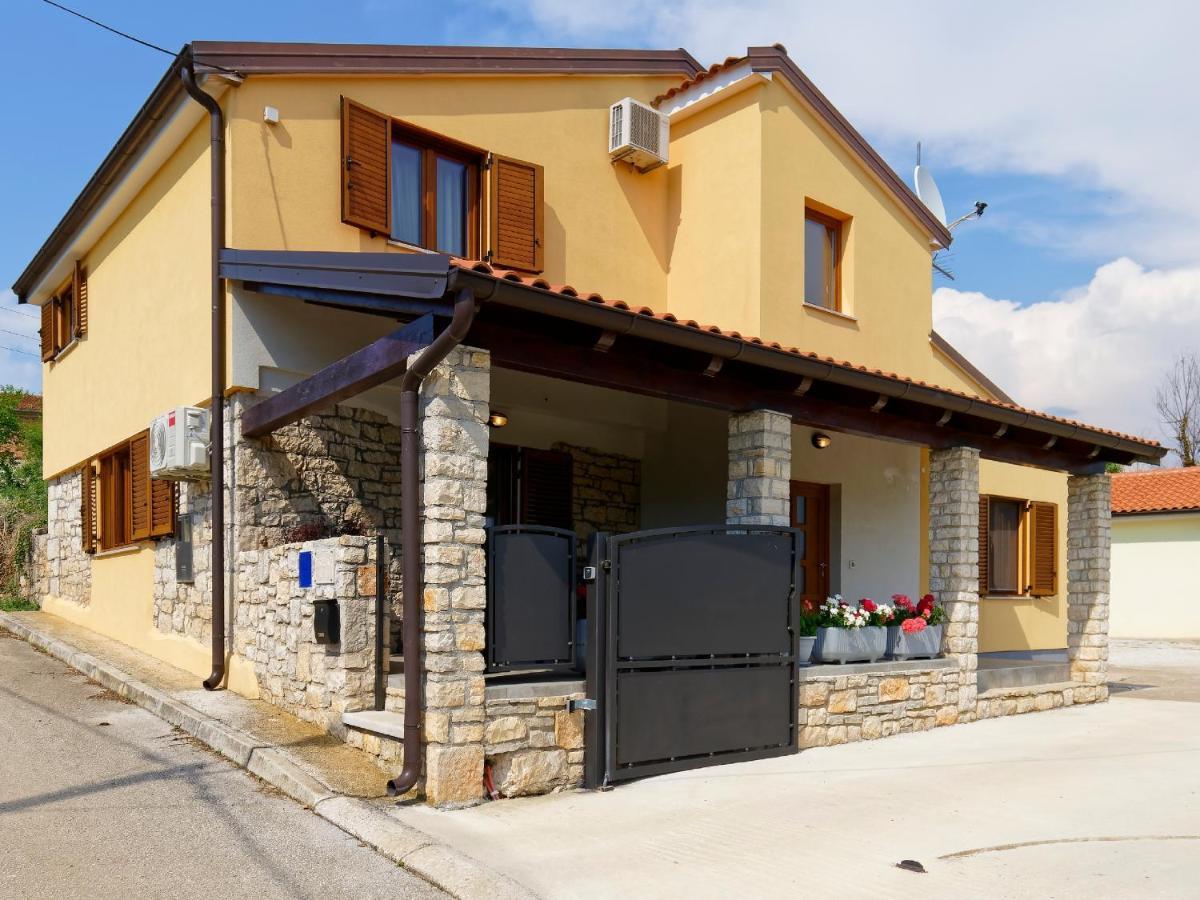 Apartment Larissa By Rent Istria Višnjan Buitenkant foto