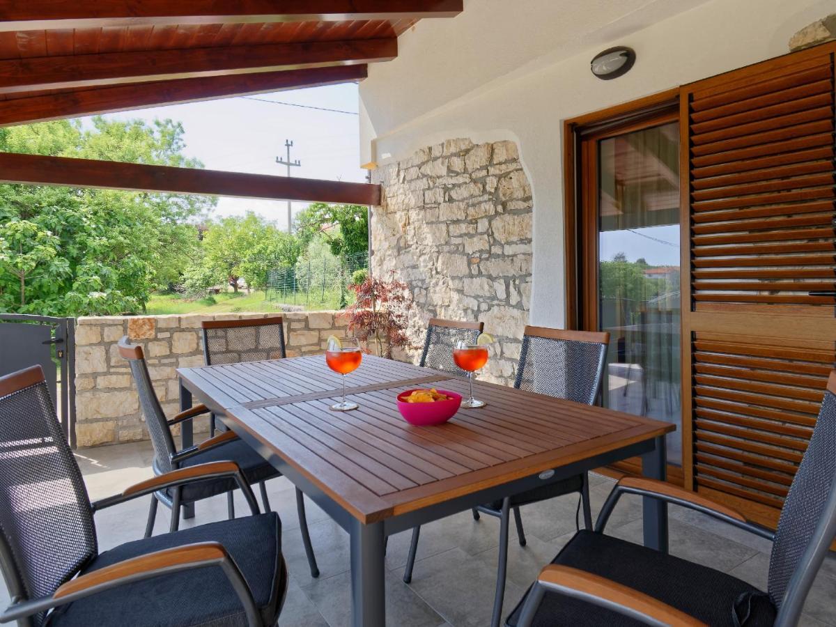 Apartment Larissa By Rent Istria Višnjan Buitenkant foto