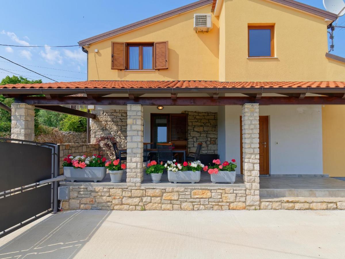 Apartment Larissa By Rent Istria Višnjan Buitenkant foto