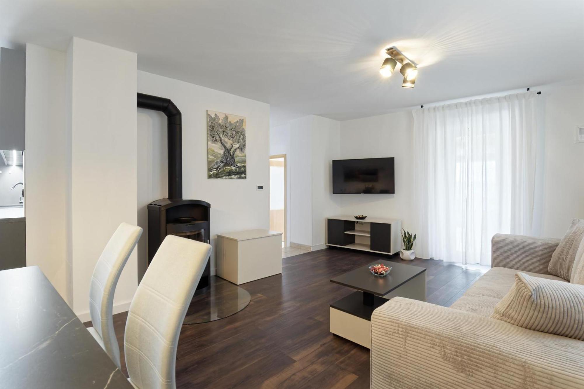 Apartment Larissa By Rent Istria Višnjan Buitenkant foto