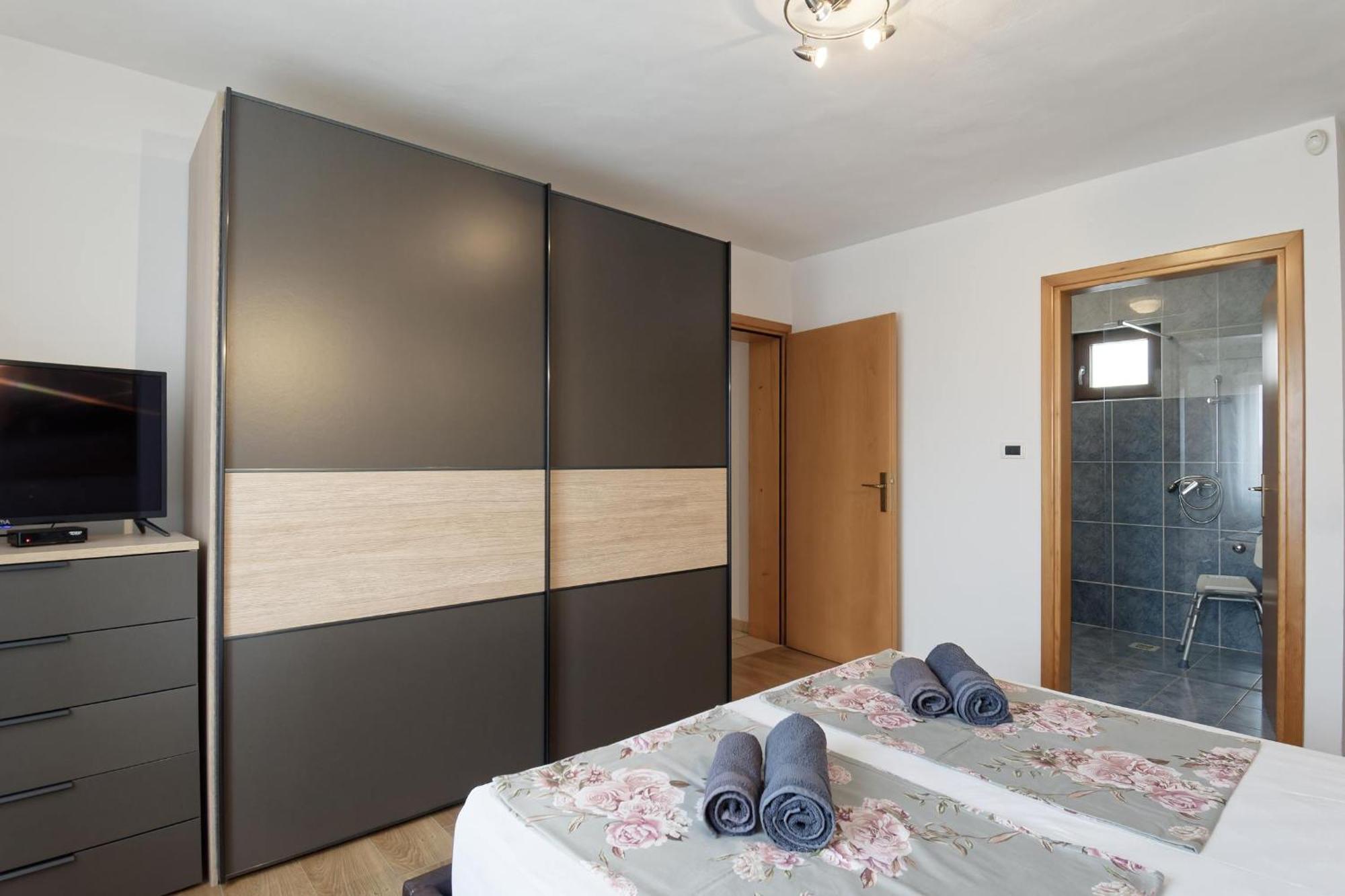 Apartment Larissa By Rent Istria Višnjan Buitenkant foto